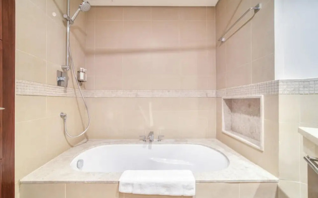 Trendy 2BR Downtown Apt Steps From Burj Khalifa