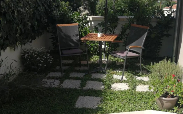 Room with garden