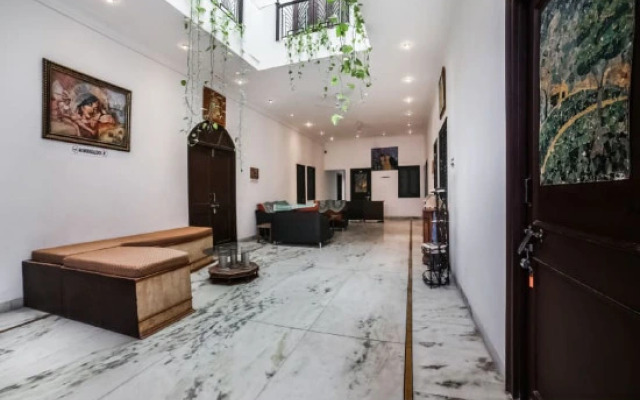 Royal Stay by OYO Rooms