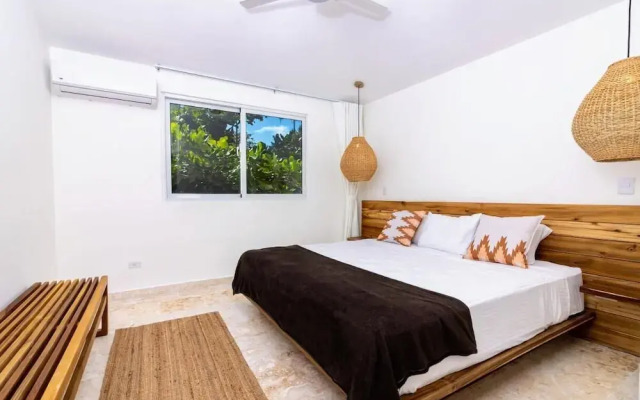 Room in Guest Room - Oceanfront Suite With Kitchenette Stunning Views & Secluded Luxury