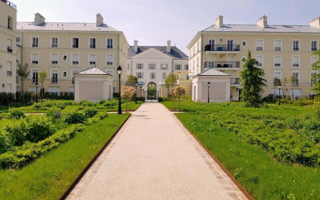 Mickey's closest neighbor