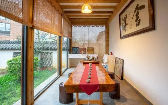 Lishe Huayuan Inn