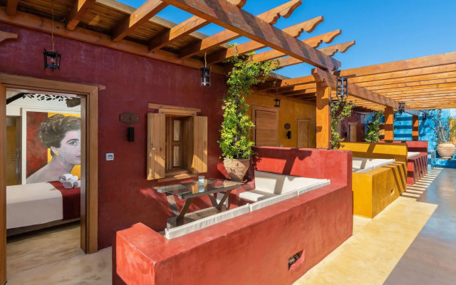 10GR Boutique Hotel and Wine Bar