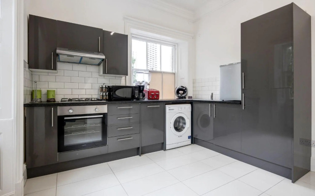 London City Premium Apartment with Parking