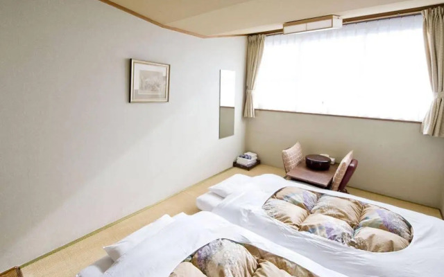 Kaminarimon Ryokan