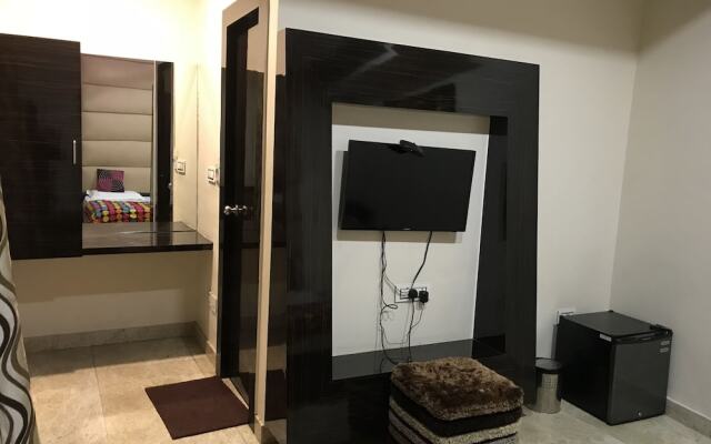 OYO 27864 Hotel Samrat