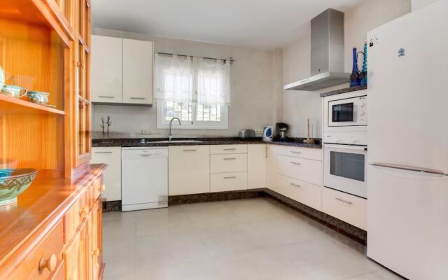 Villa Media Legua