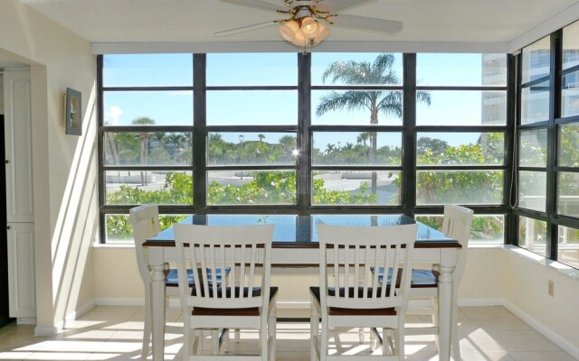 Ideal Beachfront Condo With Pool and two Balconies