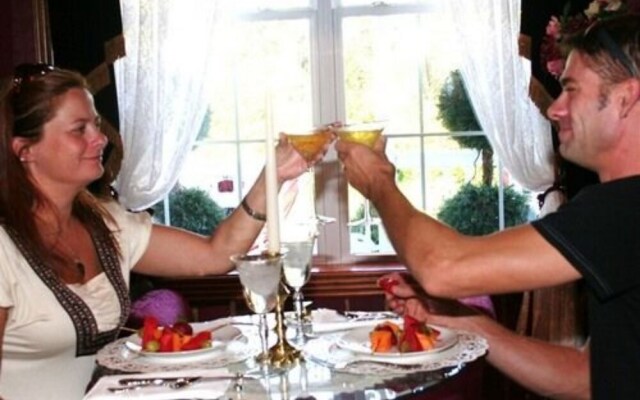 Victorian Country Inn B&B LLC