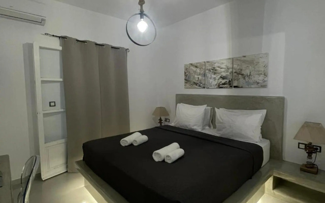 Zoumis Residence