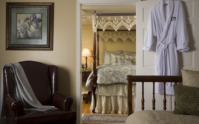 Colonial Gardens Bed & Breakfast