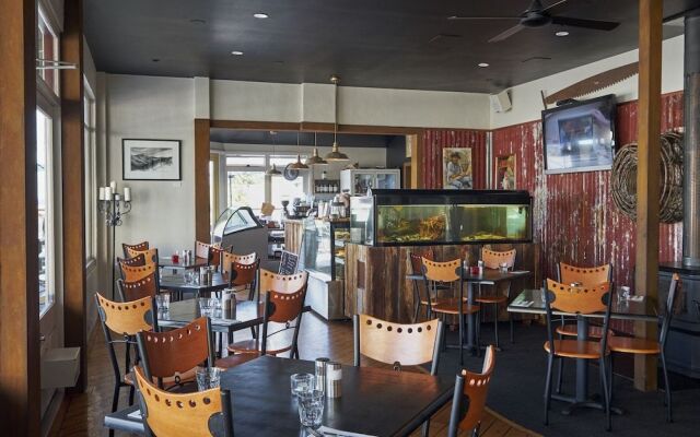 Bushman's Bar,Cafe & Accommodation
