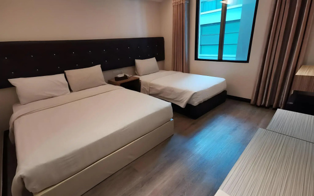 Ease Hotel