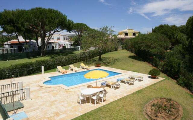 A Stylish Villa With a Private Pool, Short Drive From the Centre, Free AC & Wifi
