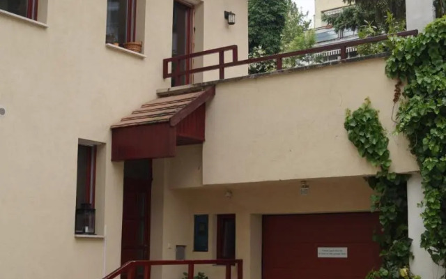 Ria's Apartment