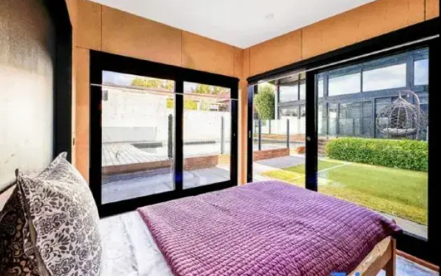 Camberwell Holiday Home With Pool