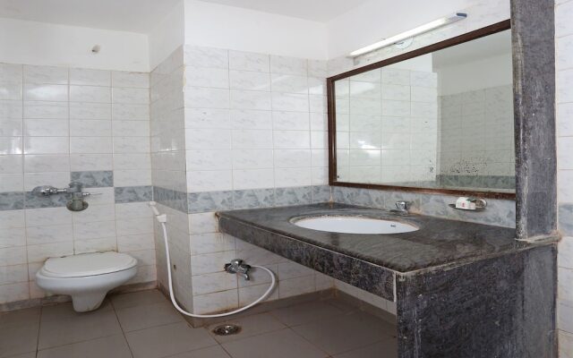 OYO Capital O 5879 Radha Damodar Residency