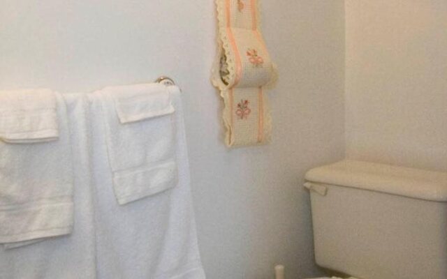 Une Fleur au Bord de l'Eau