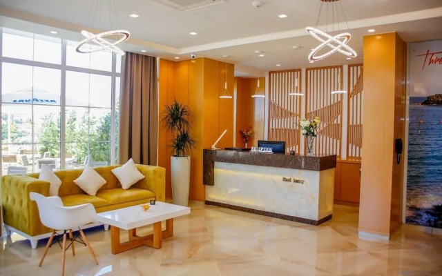 Hotel Luxury - Hotel in Ksamil - Photo 2