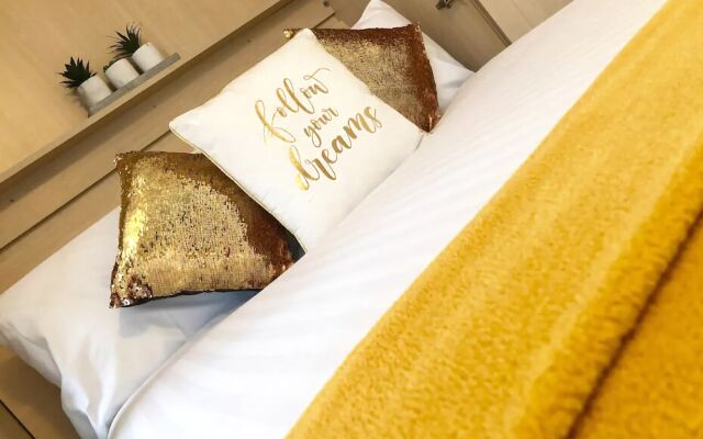Lux Blu - Kenwyn Studio Apartment