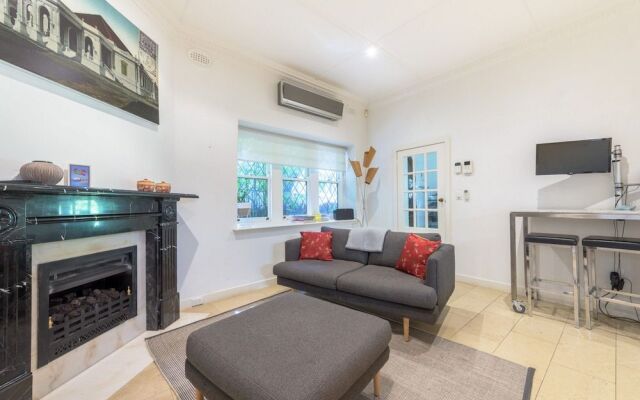 Exquisite 4 Bedroom House with Pool