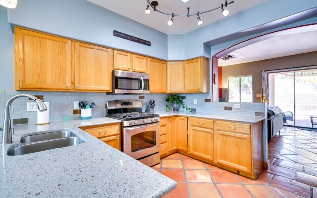 Luxury Tucson Retreat: Patio, Hot Tub & Fireplace