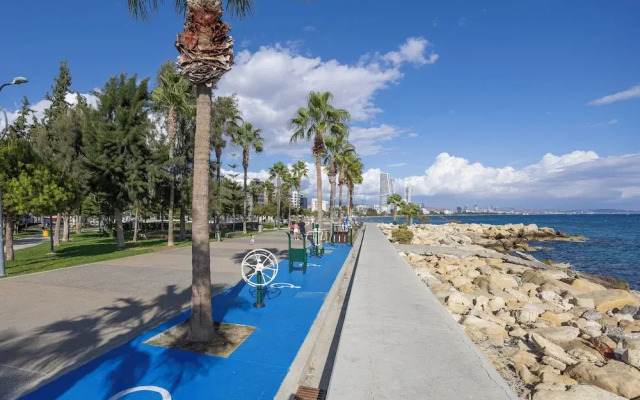 75 Prokymea- Steps From the Sea, Downtown, Balcony