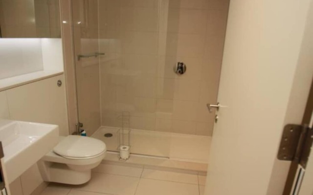 Modern 1-Bed in the Iconic Quartermile Area
