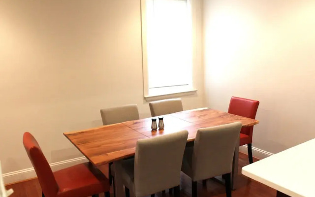 Cozy 3 Bedroom/Great Location