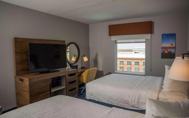 Hampton Inn & Suites Erie Bayfront