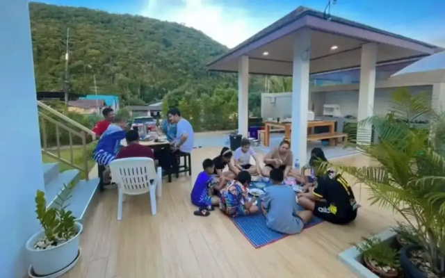 Le poulet poolvilla khanom