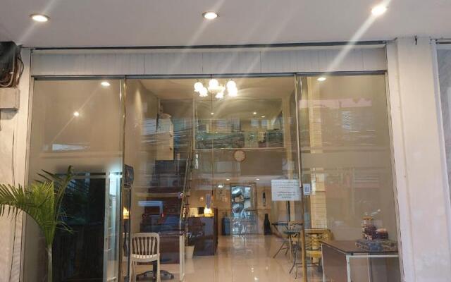 V Check Inn Sukhumvit 22