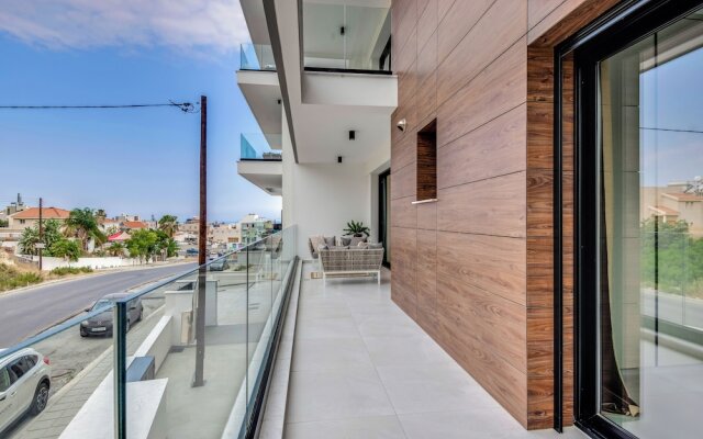Sanders Elgio - Cute 2-bdr Apt With Balcony