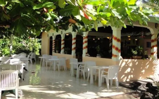 Sunset Bay Club & SeaSide Dive Resort