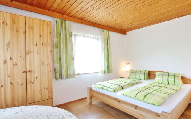 Spacious Apartment in Neukirchen am Großvenediger With Pool