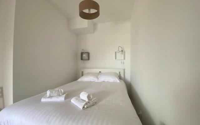 Beautiful Flat For 4 Very Closed To The Beach