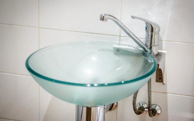 Free Parking Two Bedroom Apartment