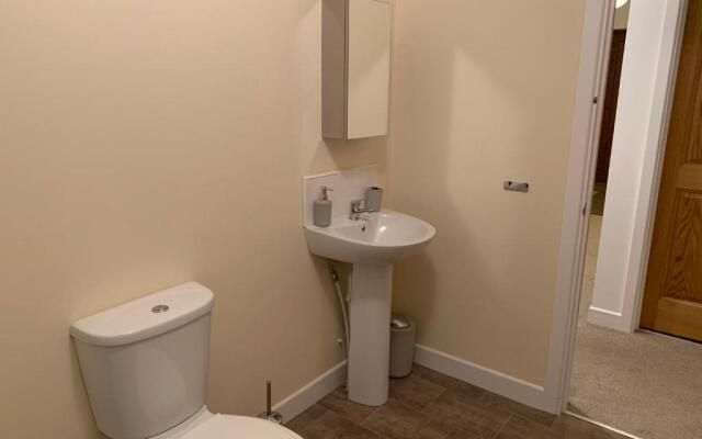 Secluded hilltop hideaway!