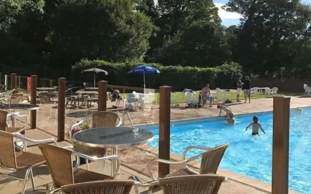 Upper Lake Chalet , Dog and Pet Friendly