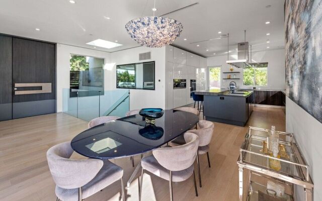 Sunset Heights - Elegant Modern Villa With Beautiful Views in the Hills