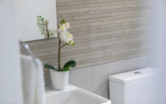 Mackenzie Zoe Seafront Suite