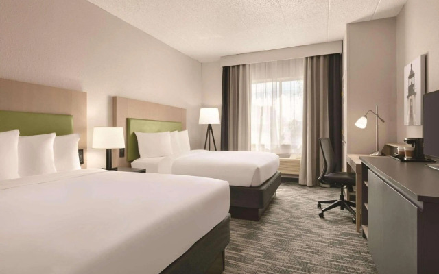 Holiday Inn Express Suites Live Oak