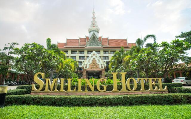 Smiling Deluxe Hotel