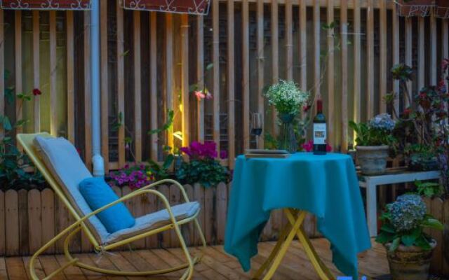 Lijiang see and not see inn