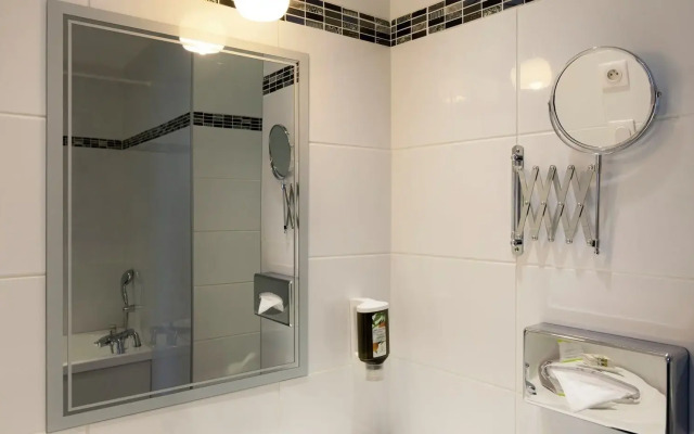 Le Phenix Hotel