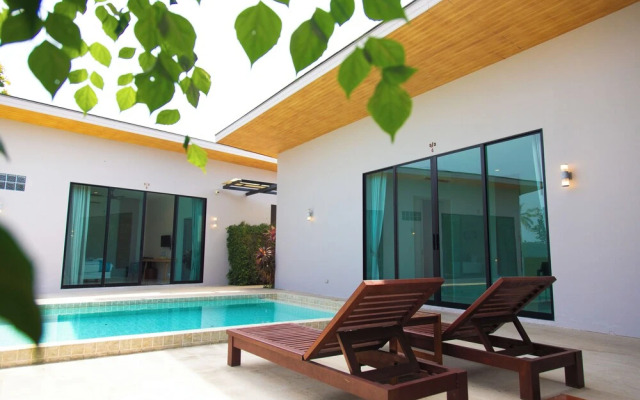 Alhambra Pool Villas & Pool Access Rooms