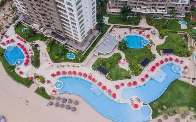 Ocean Front Condo Sleeps 4 Adults-Grand Venetian T3000-1606