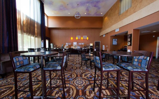 Holiday Inn Express & Suites Sacramento NE Cal Expo by IHG