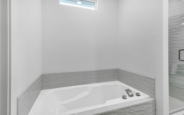 Just Beachy 3 Bedroom Home by RedAwning