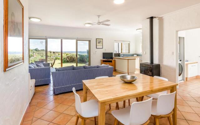 Canal Rocks Beachfront Apartments